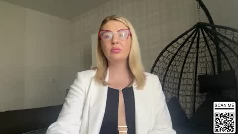 Snapshot of blondie_xoxoxo chatting on 11, 6, 2026 blondie_xoxoxo online show from 11, 6, 2026