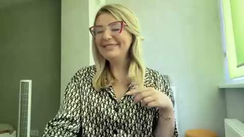 blondie_xoxoxo online show from 3, 8, 2026