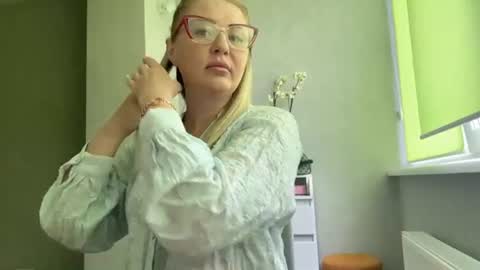 blondie_xoxoxo online show from 8, 8, 2026