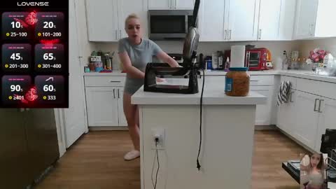 Snapshot of blondiebubblebooty chatting on 17, 5, 2026 Bubbles online show from 17, 5, 2026