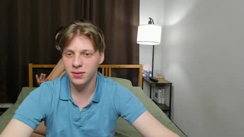 Snapshot of blossomandbee chatting on 8, 4, 2026 Sasha and Maria online show from 8, 4, 2026
