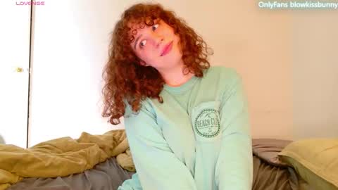 Blow Kiss Bunny online show from 3, 4, 2026