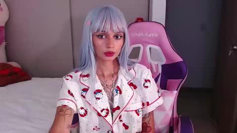 Snapshot of bluee_v chatting on 22, 5, 2026 Im Abril .. Nice to meet you thumb up me please its important INDEPENDENT MODEL online show from 22, 5, 2026
