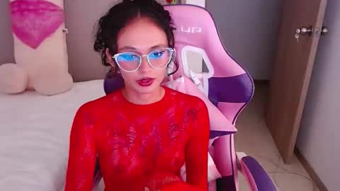 Snapshot of bluee_v chatting on 10, 6, 2026 Im Abril .. Nice to meet you thumb up me please its important INDEPENDENT MODEL online show from 10, 6, 2026