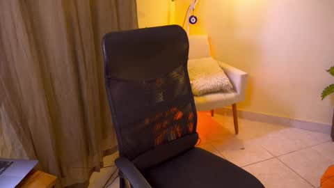 FLORAA online show from 2, 12, 2025