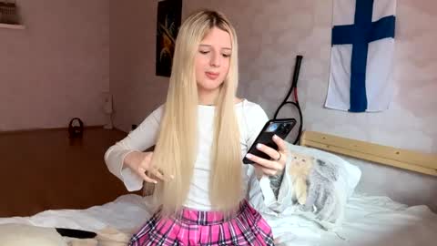 Snapshot of blushandburn chatting on 28, 5, 2026 Delle online show from 28, 5, 2026