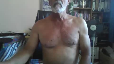 Snapshot of bobbgud chatting on 23, 10, 2025 Bobbgud online show from 23, 10, 2025