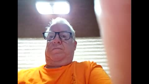 Snapshot of bobstcha chatting on 26, 10, 2025 bobstcha online show from 26, 10, 2025