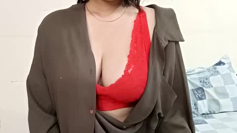 Snapshot of bodyandbrush chatting on 4, 6, 2026 Sofia online show from 4, 6, 2026