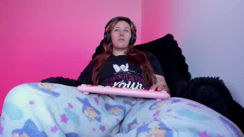 Bonnie Help me reach 500 likes online show from 10, 1, 2026