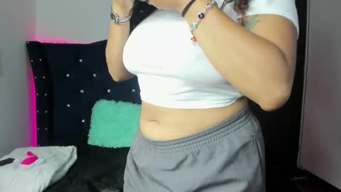 Snapshot of bonnie_tucci_ chatting on 18, 9, 2025 Bonnie online show from 18, 9, 2025