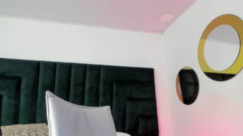 Snapshot of bonniecute_ chatting on 2, 12, 2024 online show from 2, 12, 2024