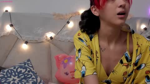 Snapshot of bonniecute_ chatting on 10, 12, 2024 online show from 10, 12, 2024