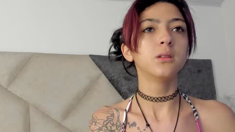 Snapshot of bonniecute_ chatting on 5, 1, 2025 online show from 5, 1, 2025