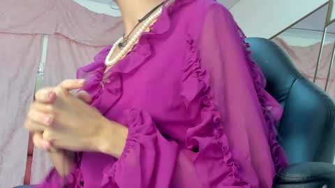 Snapshot of bonniecute_ chatting on 12, 1, 2025 online show from 12, 1, 2025