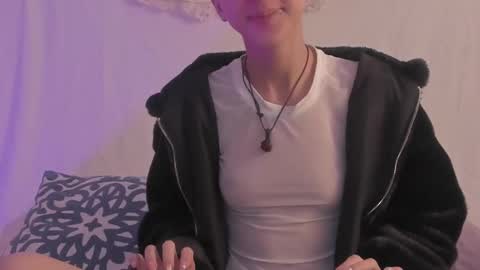 Snapshot of bonniecute_ chatting on 6, 3, 2025 online show from 6, 3, 2025