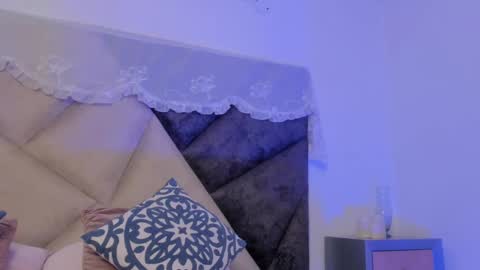 Snapshot of bonniecute_ chatting on 19, 9, 2025 online show from 19, 9, 2025