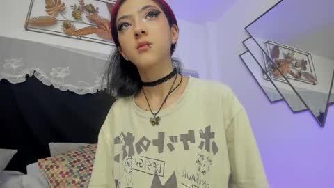 Snapshot of bonniecute_ chatting on 15, 10, 2025 online show from 15, 10, 2025