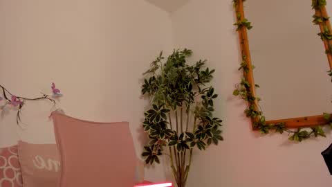 Snapshot of bonniecute_ chatting on 23, 10, 2025 online show from 23, 10, 2025