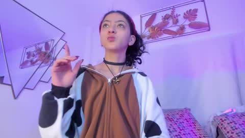 Snapshot of bonniecute_ chatting on 26, 10, 2025 online show from 26, 10, 2025