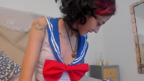 Snapshot of bonniecute_ chatting on 28, 10, 2025 online show from 28, 10, 2025