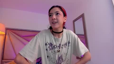 Snapshot of bonniecute_ chatting on 12, 11, 2025 online show from 12, 11, 2025