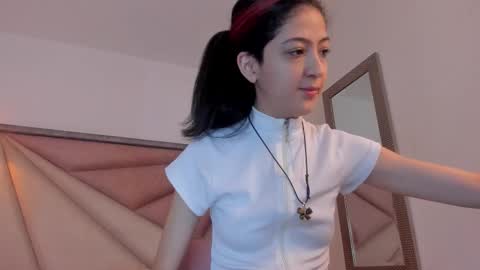 Snapshot of bonniecute_ chatting on 17, 11, 2025 online show from 17, 11, 2025
