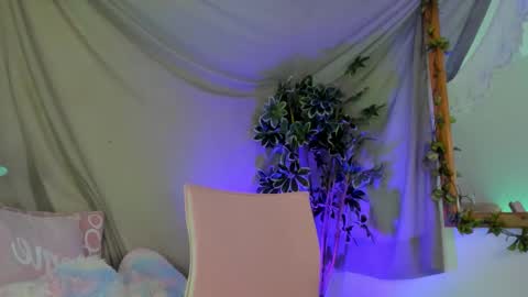 Snapshot of bonniecute_ chatting on 22, 11, 2025 online show from 22, 11, 2025