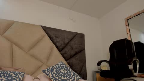 Snapshot of bonniecute_ chatting on 26, 11, 2025 online show from 26, 11, 2025