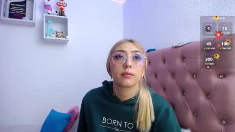 Soffy Brooks Independent model online show from 16, 11, 2025