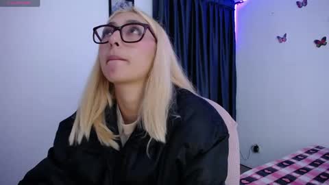 Soffy Brooks Independent model online show from 15, 4, 2026