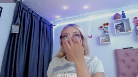 Snapshot of bonny_clyde_xx_ chatting on 31, 5, 2026 Soffy Brooks Independent model online show from 31, 5, 2026