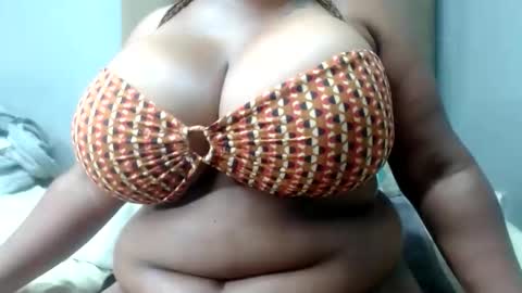 Snapshot of boobshoney95 chatting on 25, 11, 2025 boobshoney95 online show from 25, 11, 2025