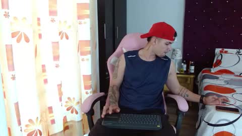 Snapshot of booyhott_ chatting on 25, 10, 2025 booyhott_ online show from 25, 10, 2025