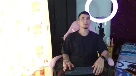 Snapshot of booyhott_ chatting on 4, 11, 2025 booyhott_ online show from 4, 11, 2025