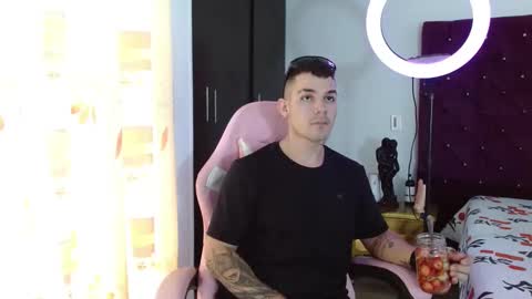 Snapshot of booyhott_ chatting on 13, 11, 2025 booyhott_ online show from 13, 11, 2025