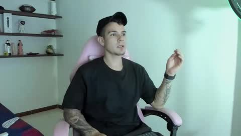 Snapshot of booyhott_ chatting on 17, 12, 2025 booyhott_ online show from 17, 12, 2025