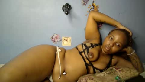 Snapshot of botty_queen chatting on 16, 4, 2026 botty_queen online show from 16, 4, 2026