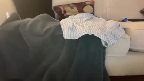 Snapshot of bouncybunny99 chatting on 12, 11, 2025 bouncybunny99 online show from 12, 11, 2025