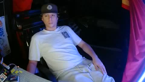 Snapshot of bowerboi1217 chatting on 26, 11, 2025 Bowerboi1217 online show from 26, 11, 2025