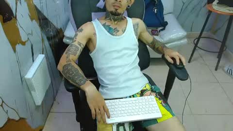 Snapshot of boy_tatto77 chatting on 20, 5, 2026 boy_tatto77 online show from 20, 5, 2026