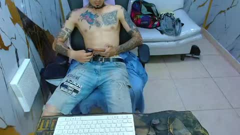 Snapshot of boy_tatto77 chatting on 1, 6, 2026 boy_tatto77 online show from 1, 6, 2026