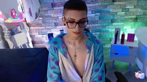 boyfox_tay online show from 24, 9, 2025