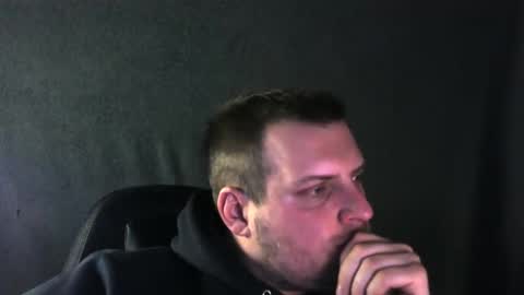 Snapshot of boynextdoooooor chatting on 15, 12, 2025 boynextdoooooor online show from 15, 12, 2025