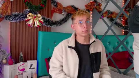 Axel  Chris online show from 3, 12, 2025