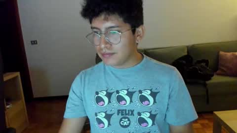 Snapshot of boytwink_20 chatting on 18, 10, 2025 boytwink_20 online show from 18, 10, 2025