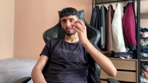 Snapshot of boyzinm2 chatting on 12, 11, 2025 boyzinm2 online show from 12, 11, 2025