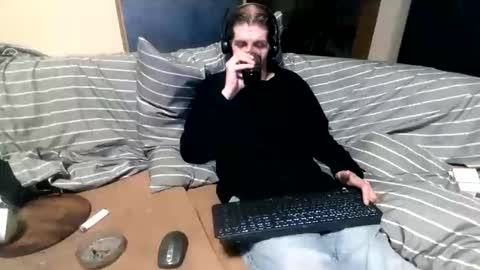 Snapshot of bponie1 chatting on 11, 9, 2025 bponie1 online show from 11, 9, 2025