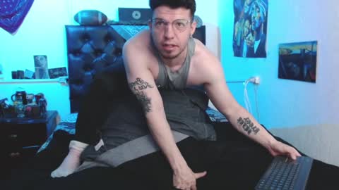 brad hot boy online show from 11, 1, 2025