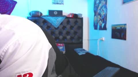 brad hot boy online show from 6, 3, 2025